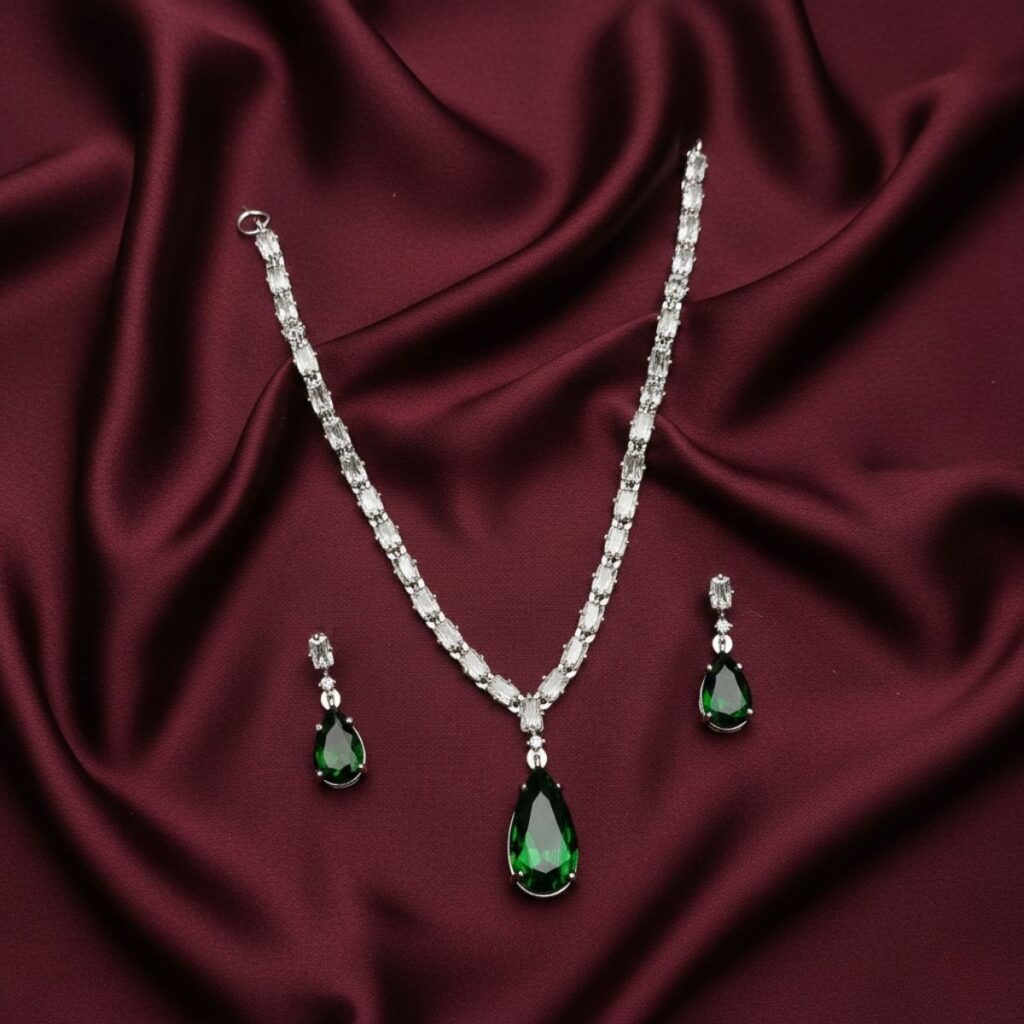 Spes Necklace Earrings Green Stones pair